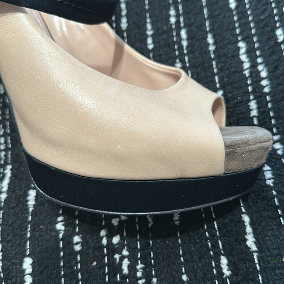 Jessica Simpson heel open toe, different fabrics used, gently worn, size 10 - Picture 6 of 10